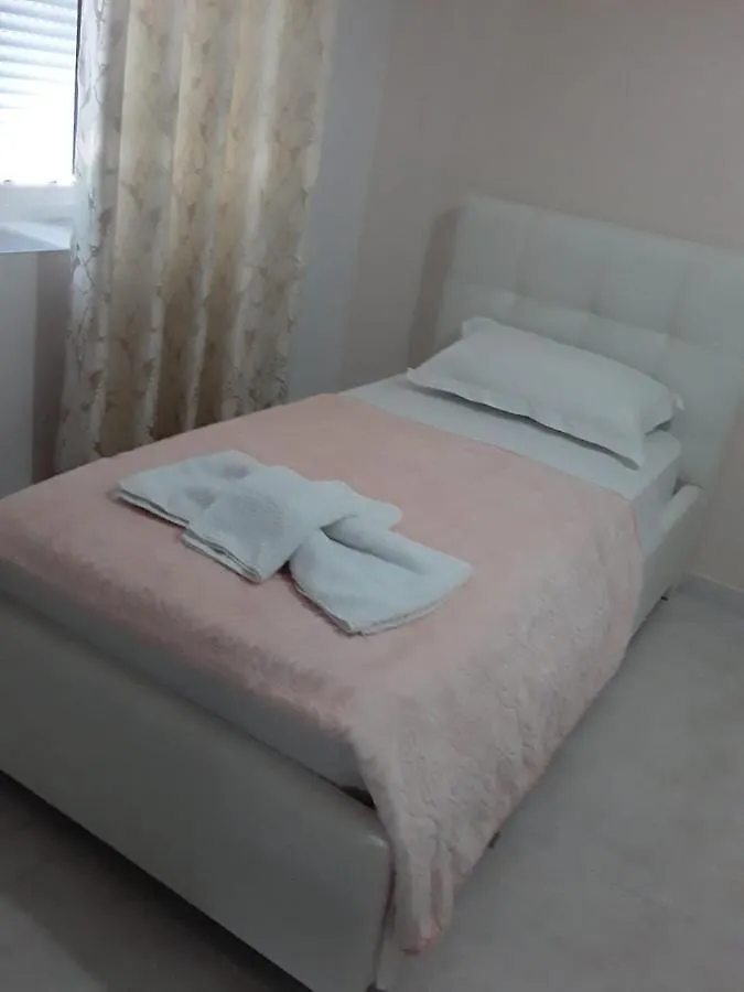 Eljos House Apartment Permet 0*,